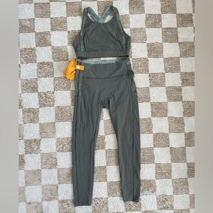 Outdoor Voices snacking matching set! Medium